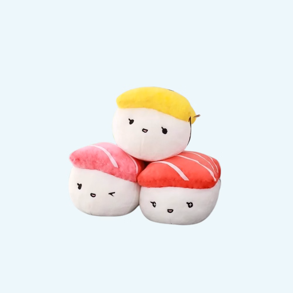 Img_01_25_Peluche_Coussin_Sushi_Doux_Mignon_1.Jpg Three soft and cute sushi plush cushions on a solid light blue background